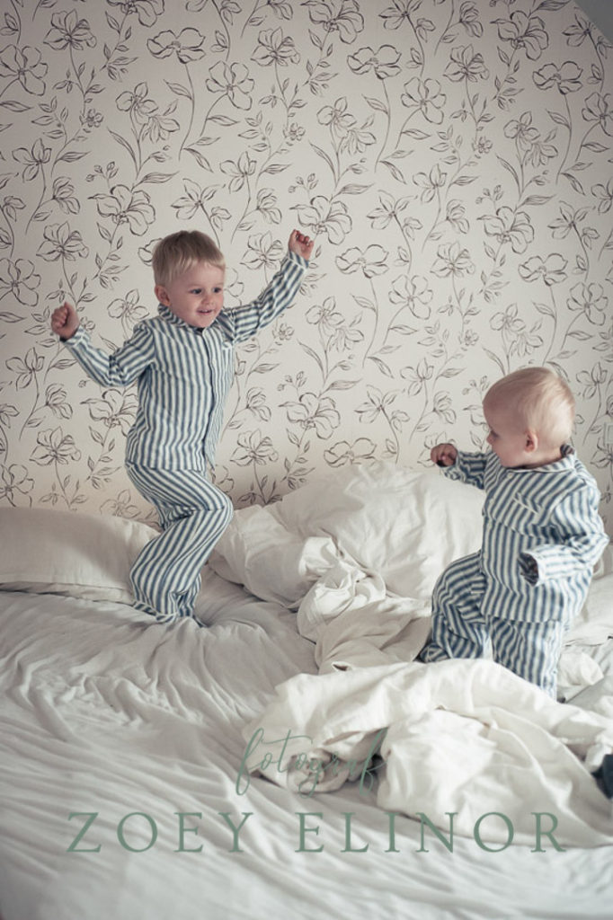børnefotograf, pyjamasfest, pudekamp, fotografering, lifestyle fotografering,