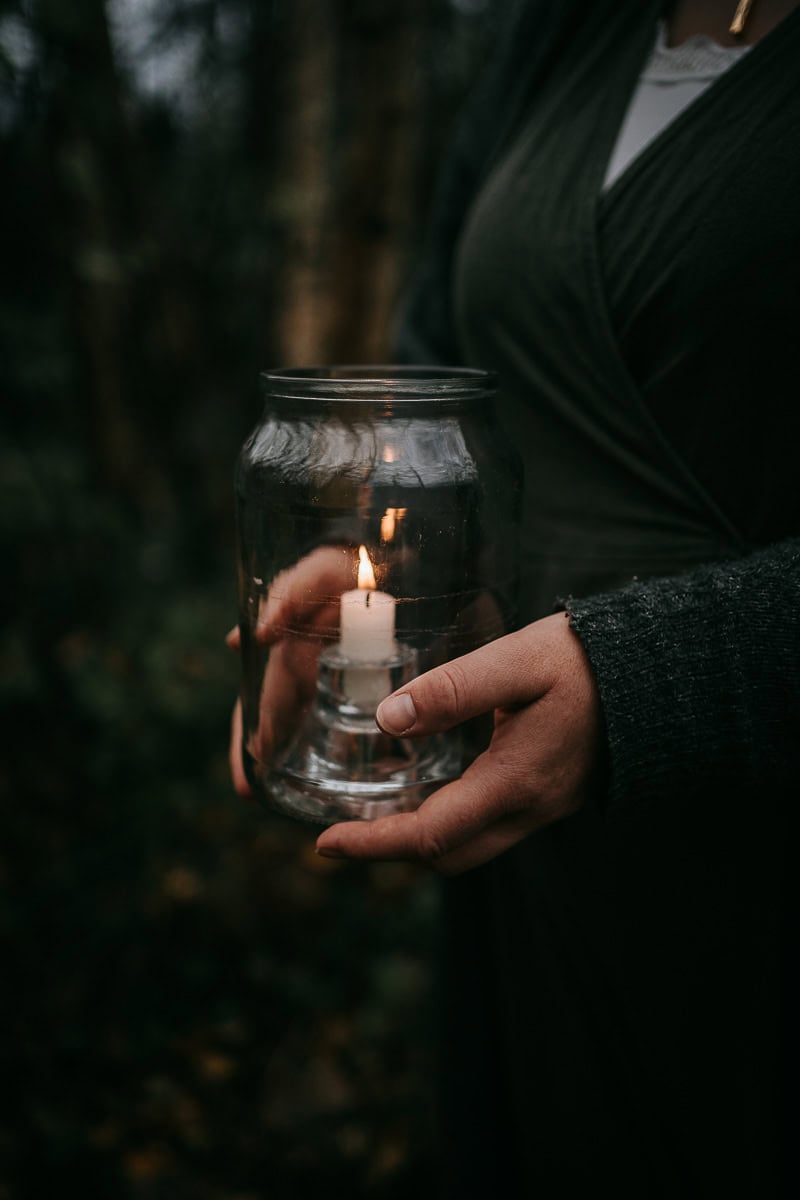 Varme toner og meditativ stemning. Skabt til kreative solovirksomheder, der ønsker et roligt visuelt udtryk