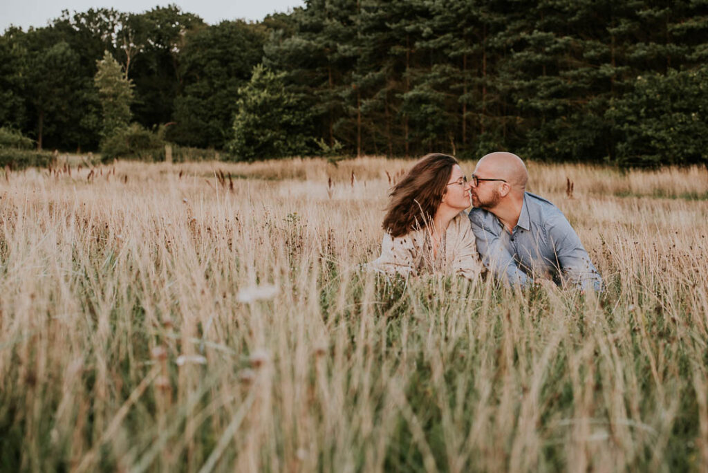 Fotograf Zoey Elinor bliver anbefalet til kærlighedsfotografering af par