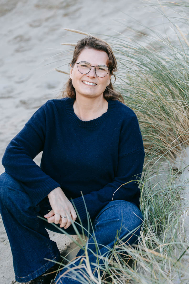 Terapeut i klitterne på Rømø som del af portrætbilleder.