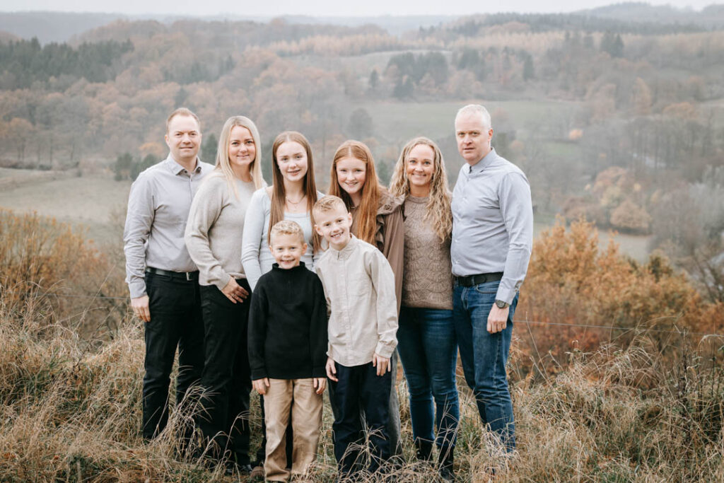 Familiebilleder taget i naturen, den perfekte gave til bedstemor og bedstefar til deres guldbryllup