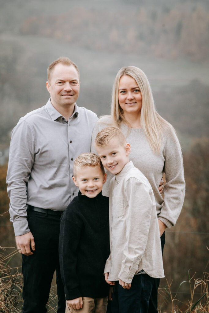 Familiebilleder taget i naturen, den perfekte gave til guldbryllup