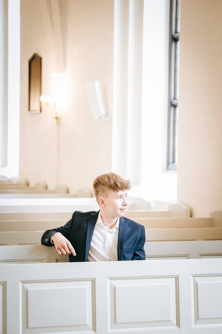 Konfirmationsfotografering med Zoey Elinor – både i kirken og til festen