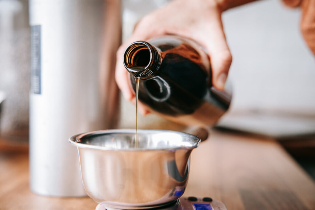 Procesfoto til hjemmeside af håndlavet produktion i køkken