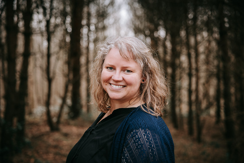 portræt billede af Helle Luna til hendes virksomhed Moon Creative. Taget på Road trip for soloselvstændige med fotograf Zoey Elinor